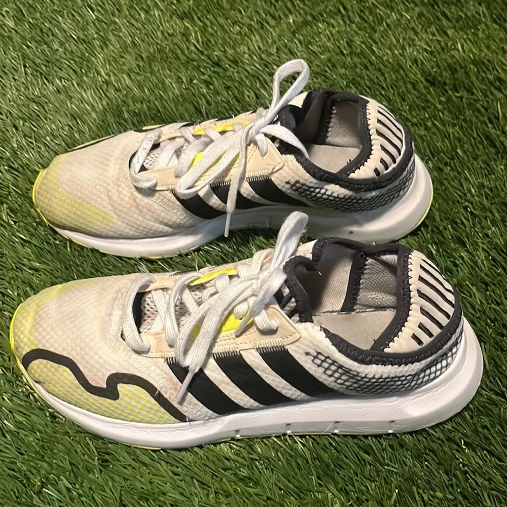 Adidas Men’s 8.5 Swift Run X Running Athletic Shoes